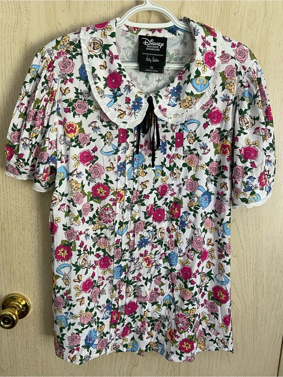 Disney Tops - Ashley Eckstein Designer Showcase Disney Epcot Alice In Wonderland Blouse Sz XL